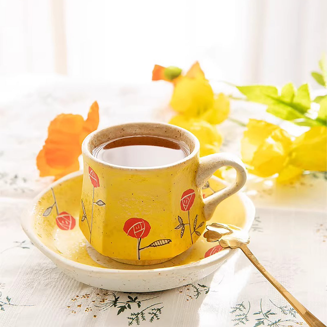 Tasse à café Arita jaune motif rose avec soucoupe