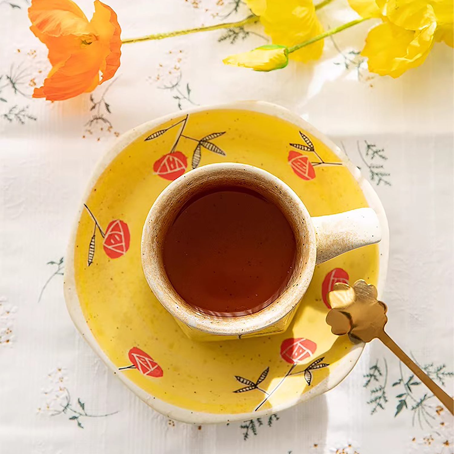 Tasse à café Arita jaune motif rose avec soucoupe