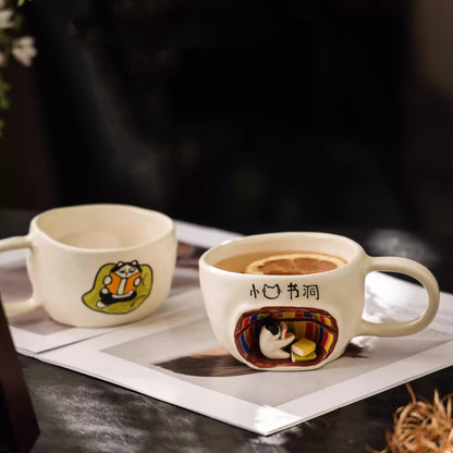 Tasse à café artisanale concept “chat dans la bibliothèque”