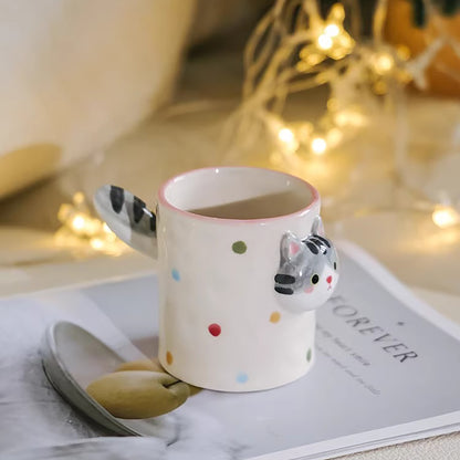 Tasse à café artisanale avec motif chat en relief