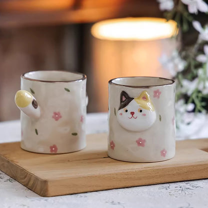Tasse à café artisanale avec motif chat en relief