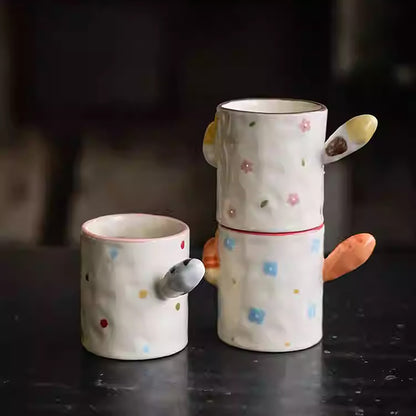 Tasse à café artisanale avec motif chat en relief