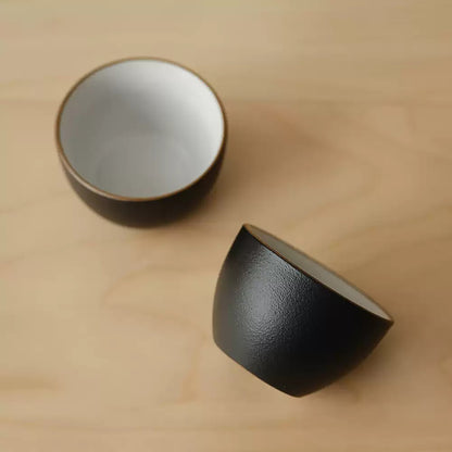 Tasse à thé en grès noir mat 