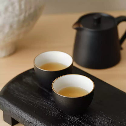 Tasse à thé en grès noir mat 