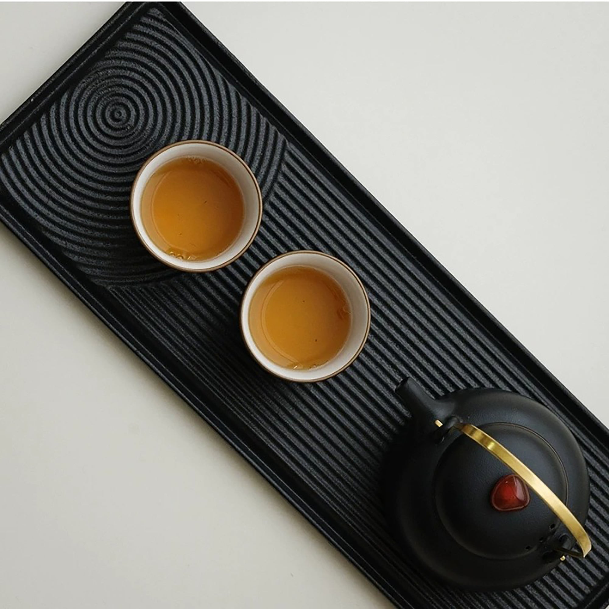 Tasse à thé en grès noir mat 