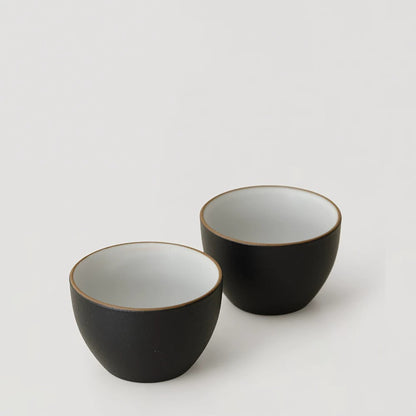 Tasse à thé en grès noir mat 