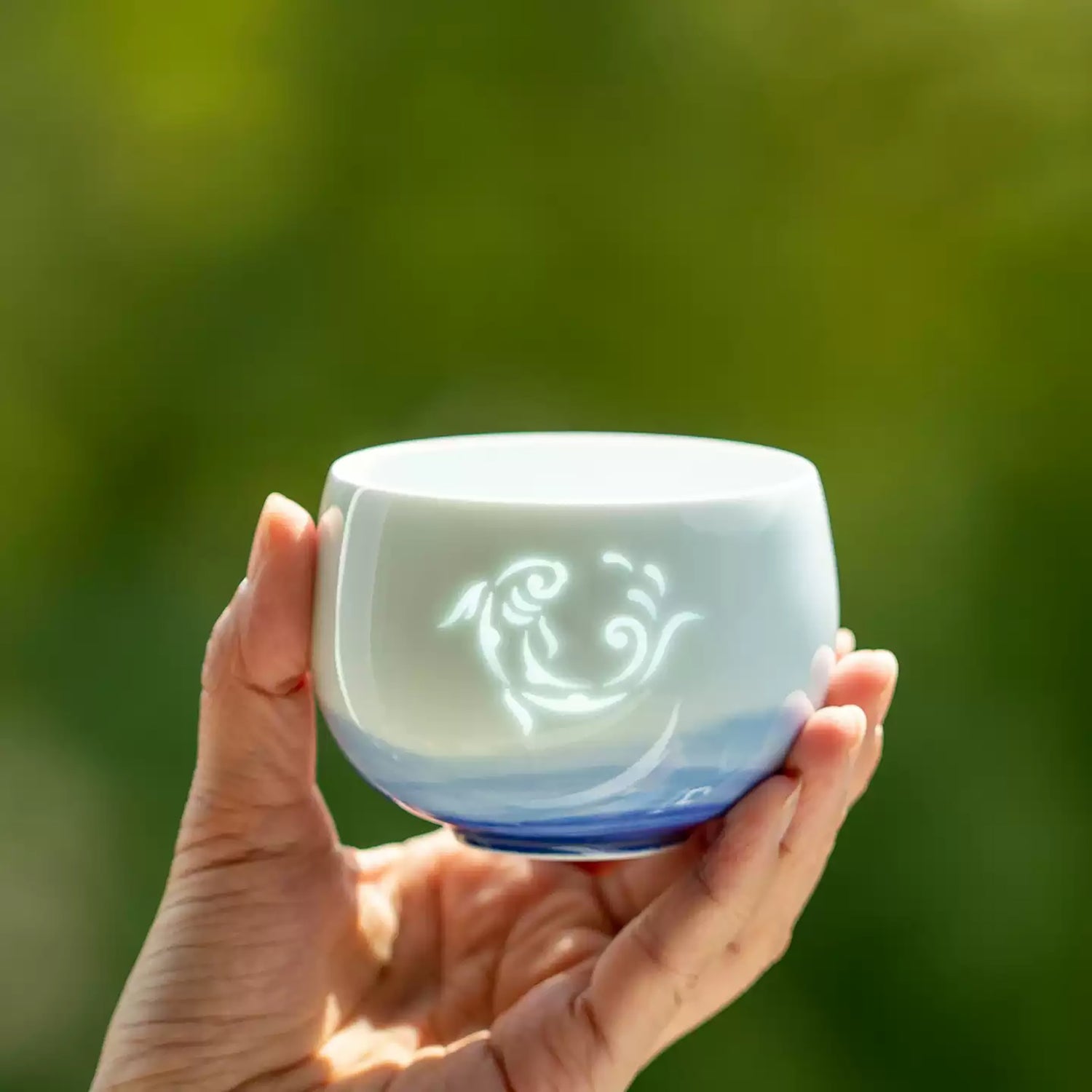 Tasse à thé en porcelaine style translucide