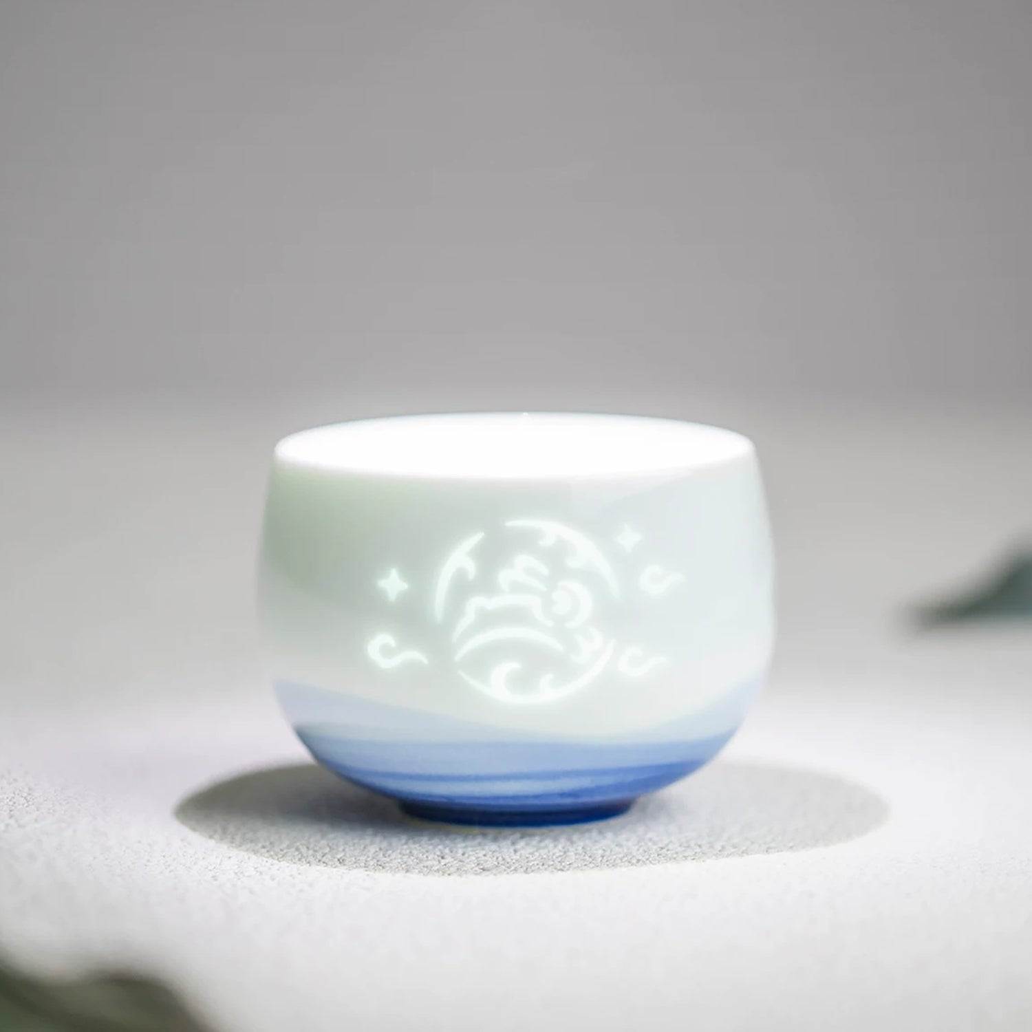 Tasse à thé en porcelaine style translucide