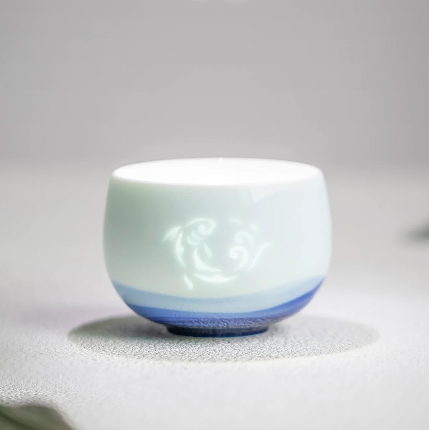 Tasse à thé en porcelaine style translucide