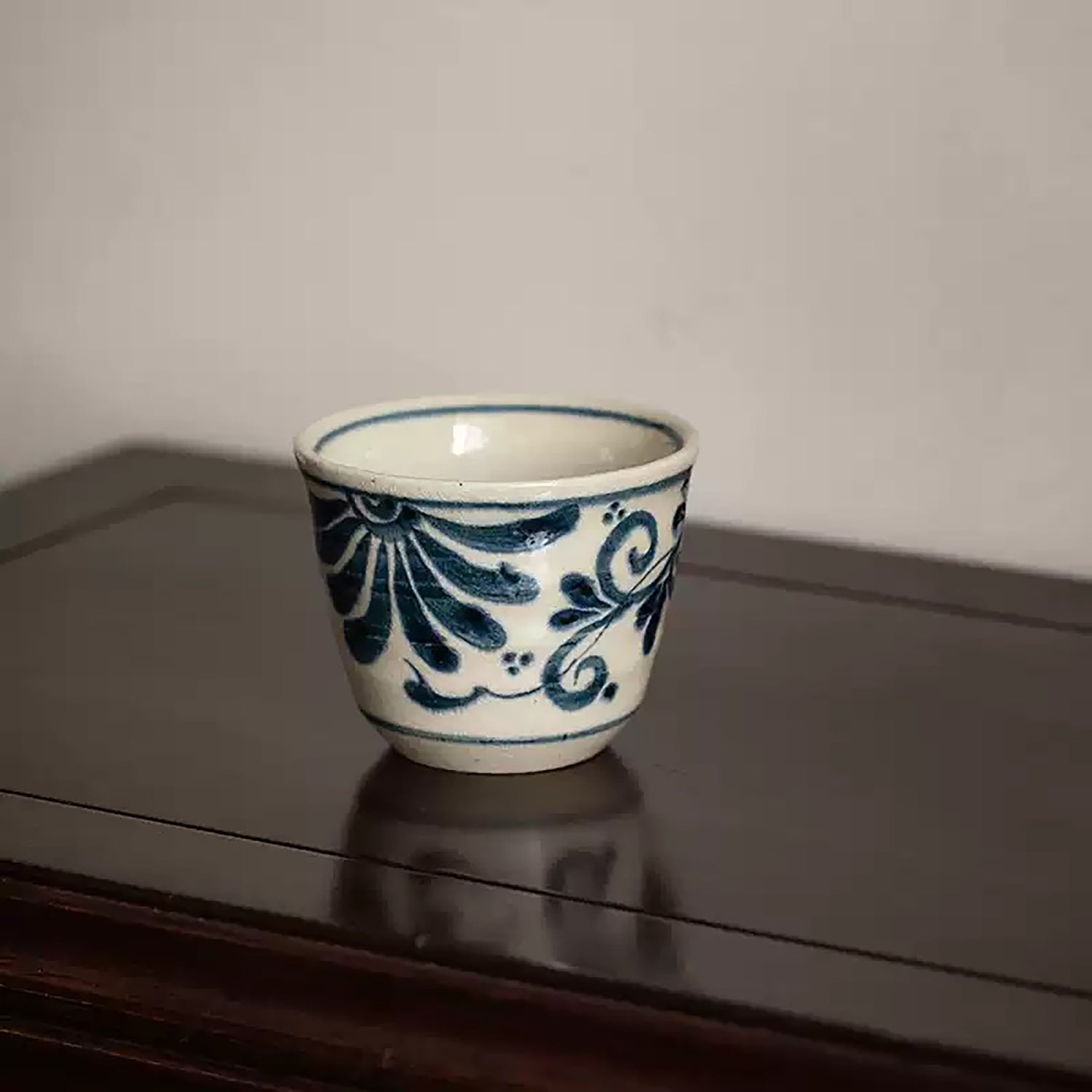 Tasse à thé japonaise Soukichi-gama motif arabesque peinte à la main