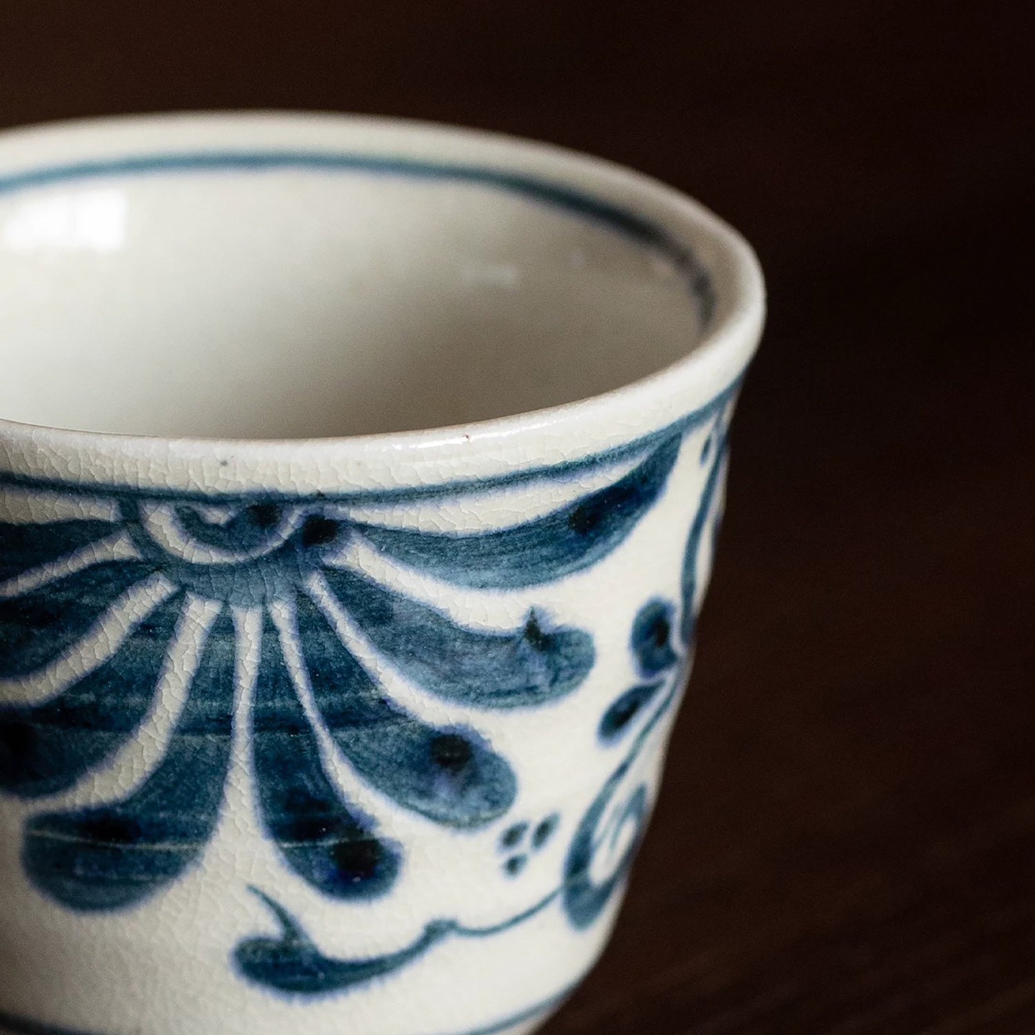 Tasse à thé japonaise Soukichi-gama motif arabesque peinte à la main