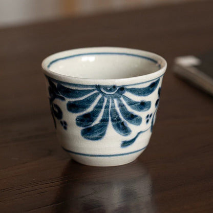 Tasse à thé japonaise Soukichi-gama motif arabesque peinte à la main
