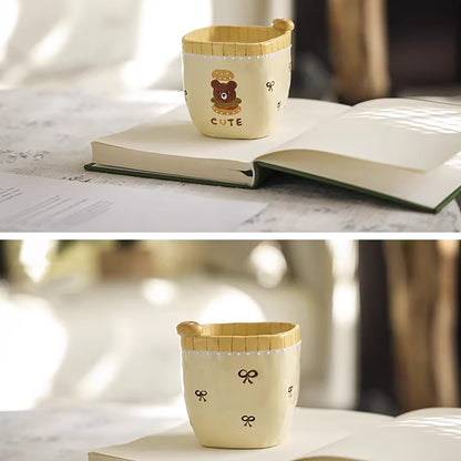 Tasse à café artisanale avec décor pain en relief