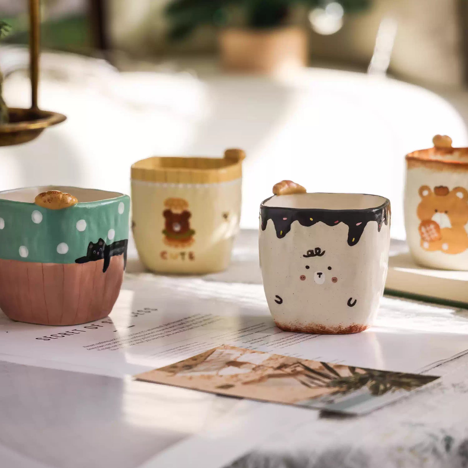 Tasse à café artisanale avec décor pain en relief