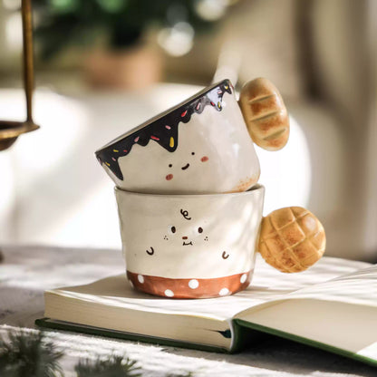 Tasse à café artisanale avec décor pain en relief