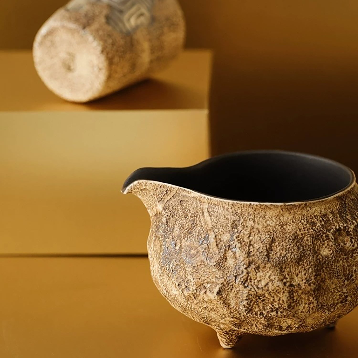 Tasse à partager Kohiki effet pierre à trois pieds avec anse argentée