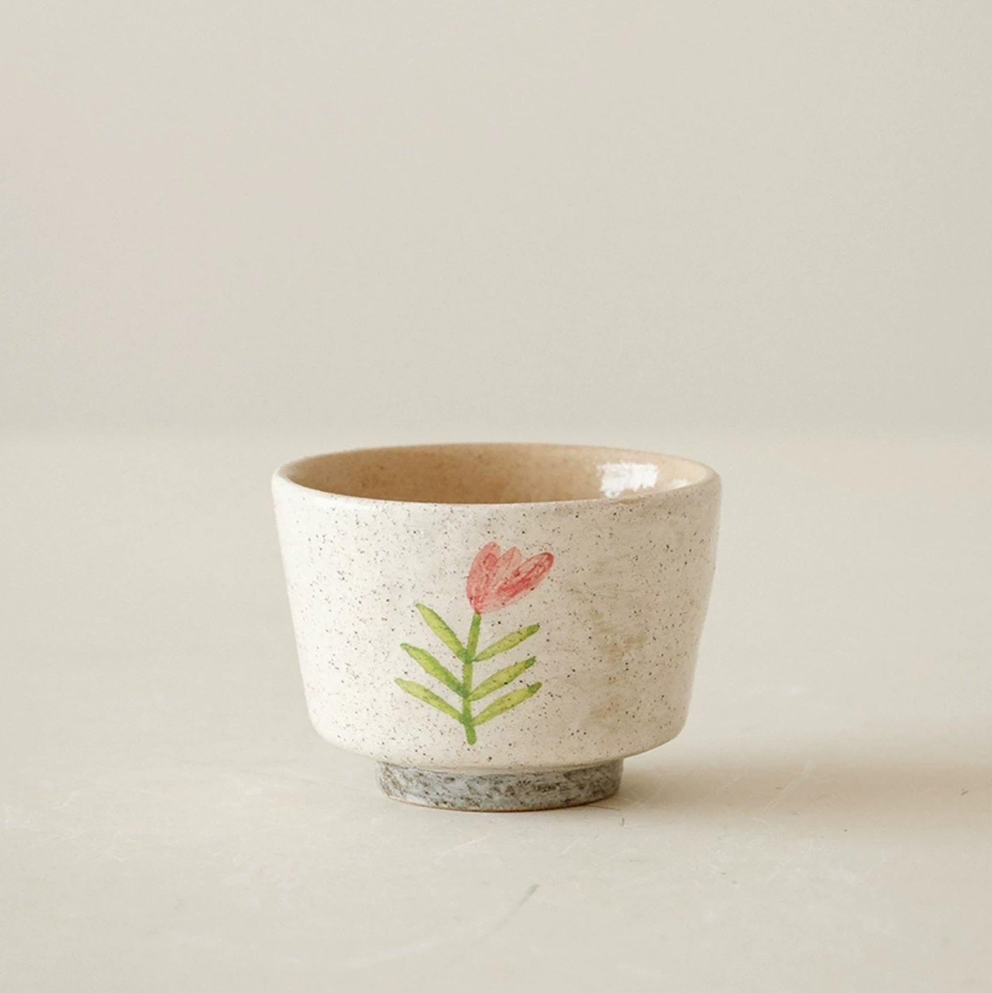 Tasse à thé kohiki décor floral peint à la main
