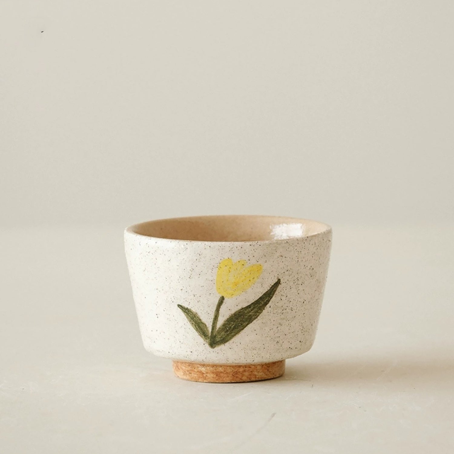 Tasse à thé kohiki décor floral peint à la main