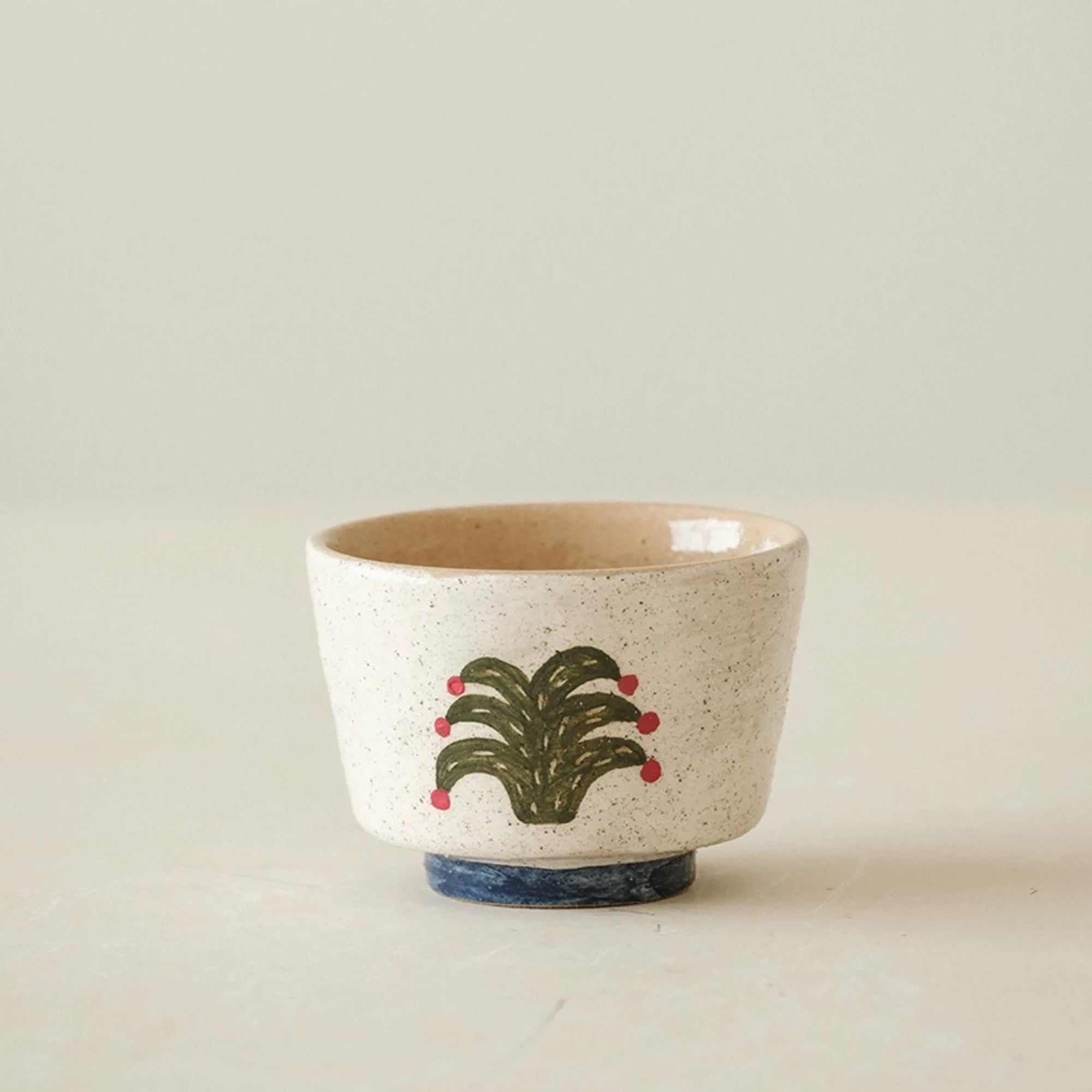 Tasse à thé kohiki décor floral peint à la main