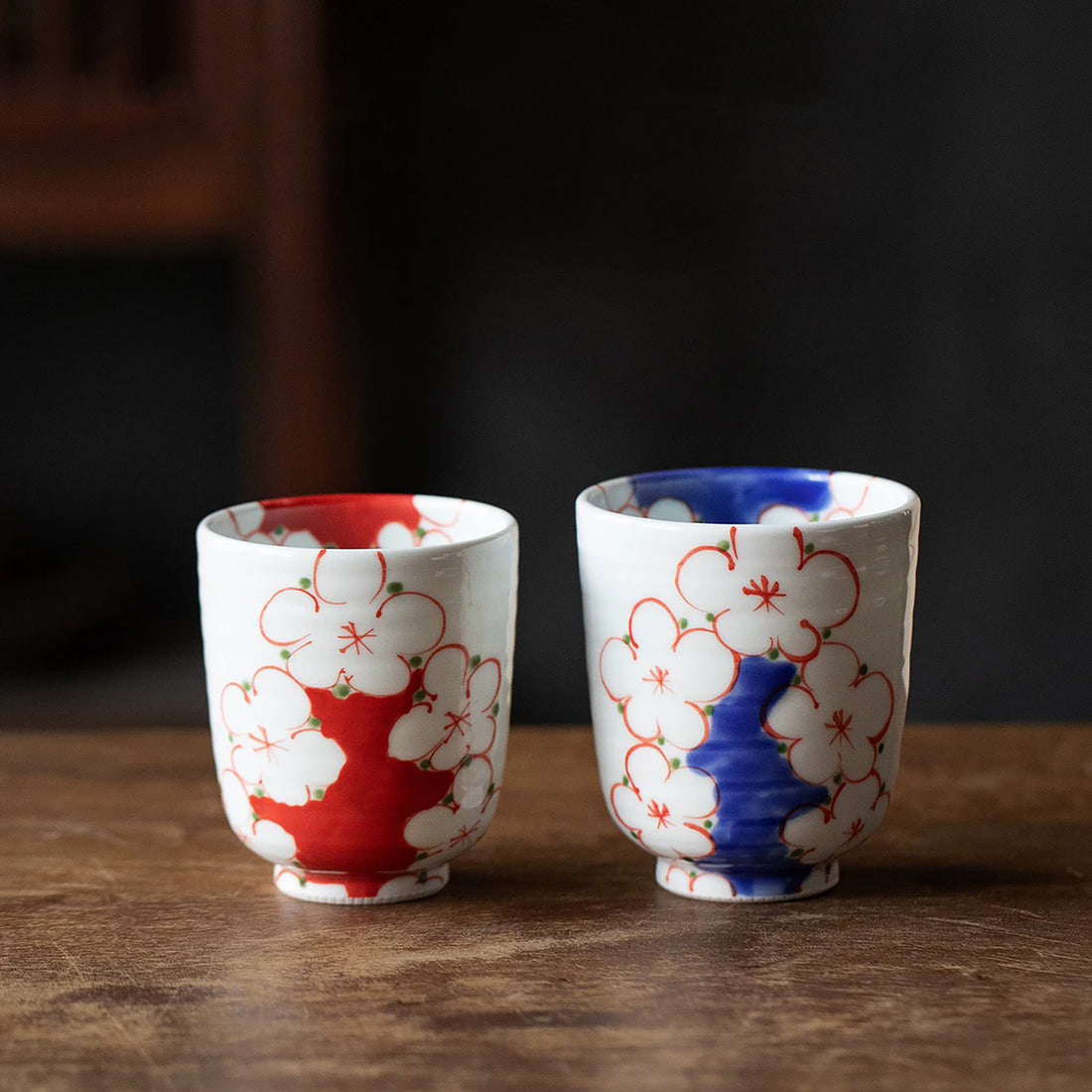 Tasses à thé Sakura en porcelaine Mino-yaki.