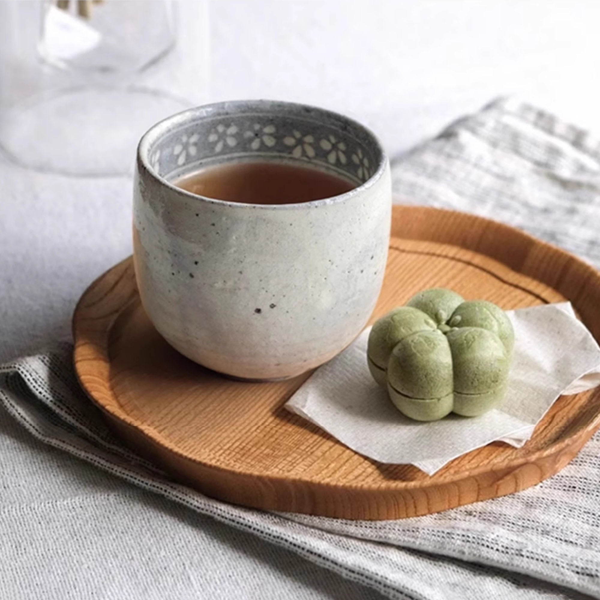 Tasse Ginpo Mishima avec motif floral