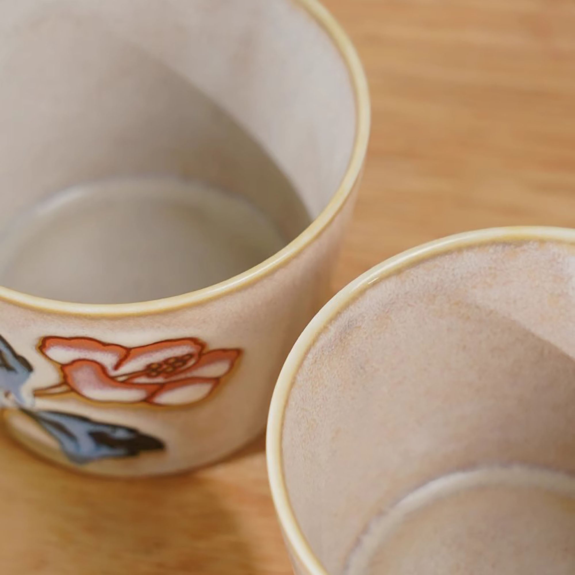 Tasse en céramique relief motif Okinawa 
