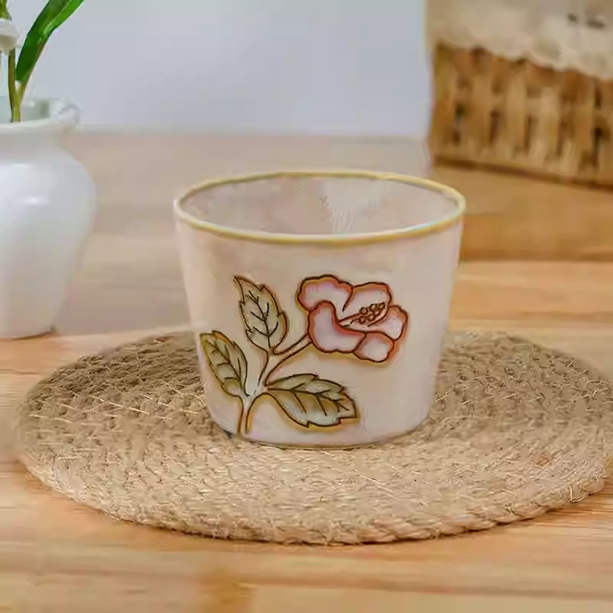Tasse en céramique relief motif Okinawa 