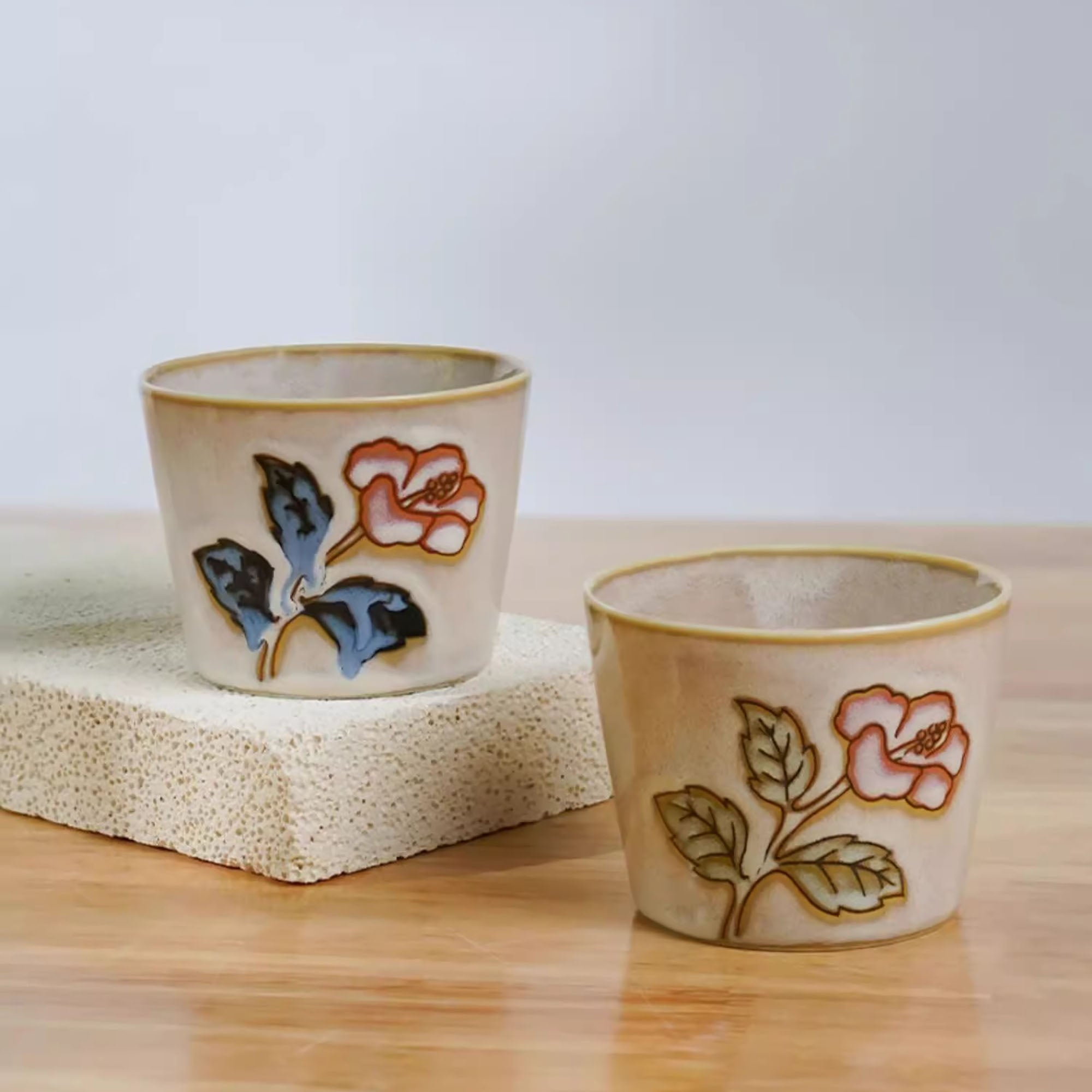 Tasse en céramique relief motif Okinawa 