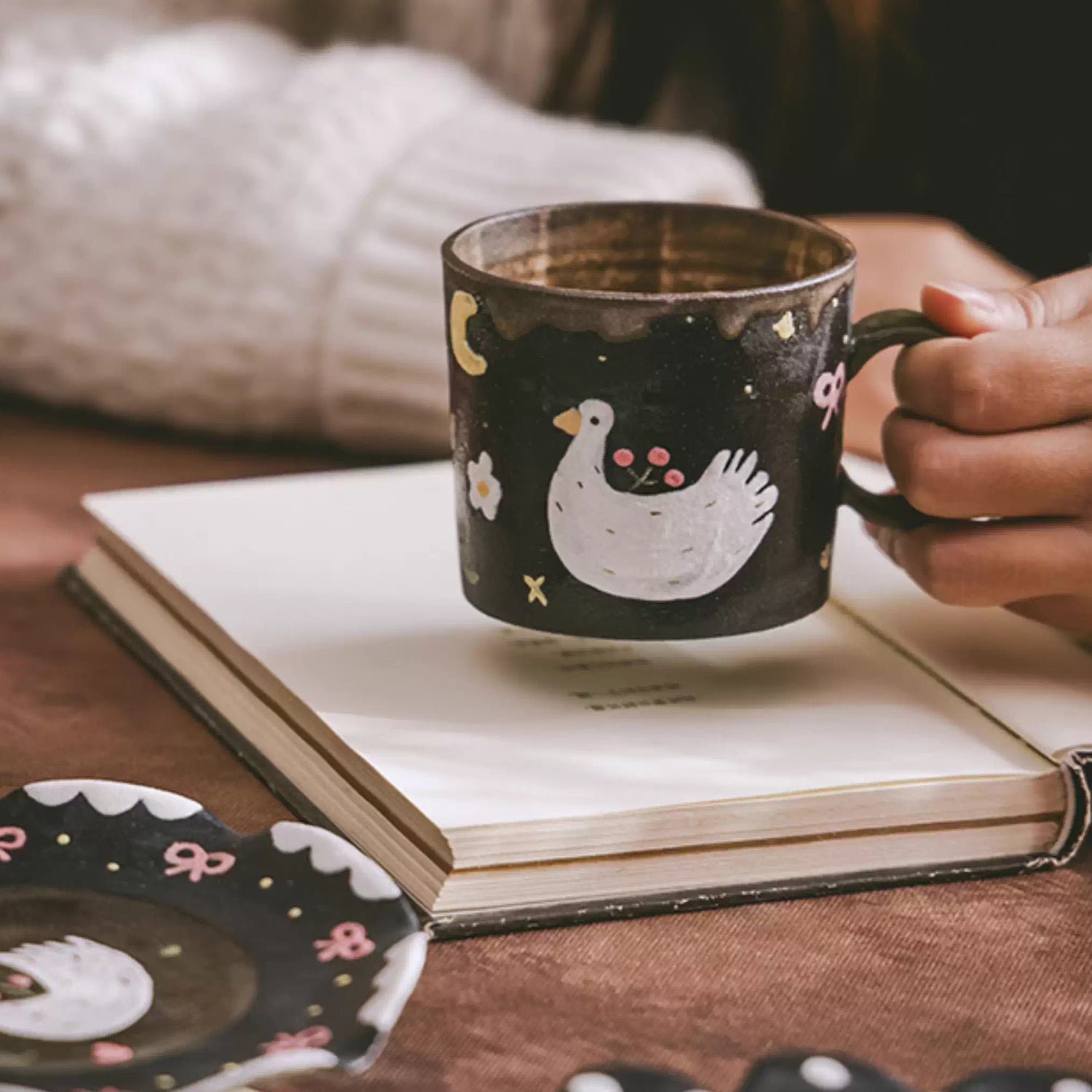 Tasse en céramique argile violette série Nuit &amp; Oiseau blanc