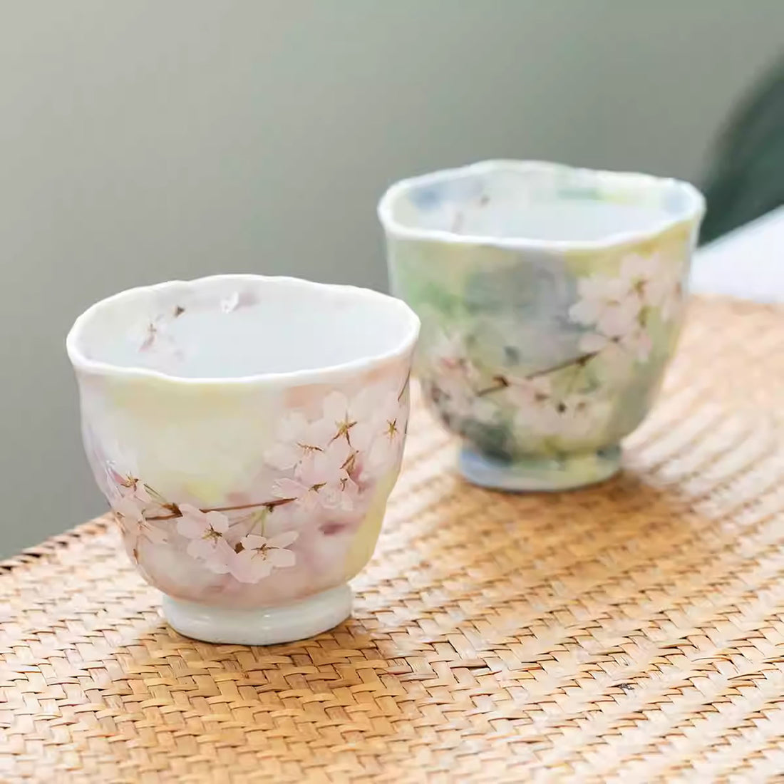 Tasse en céramique fait main motif fleur de cerisier