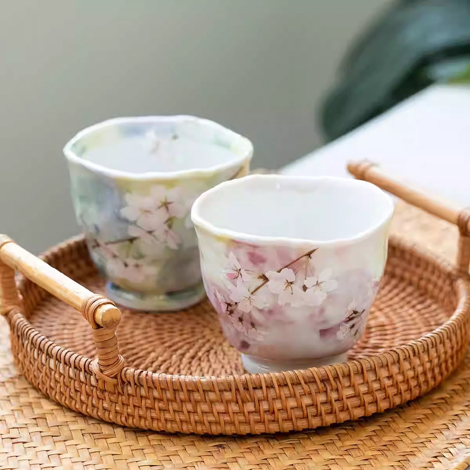 Tasse en céramique fait main motif fleur de cerisier