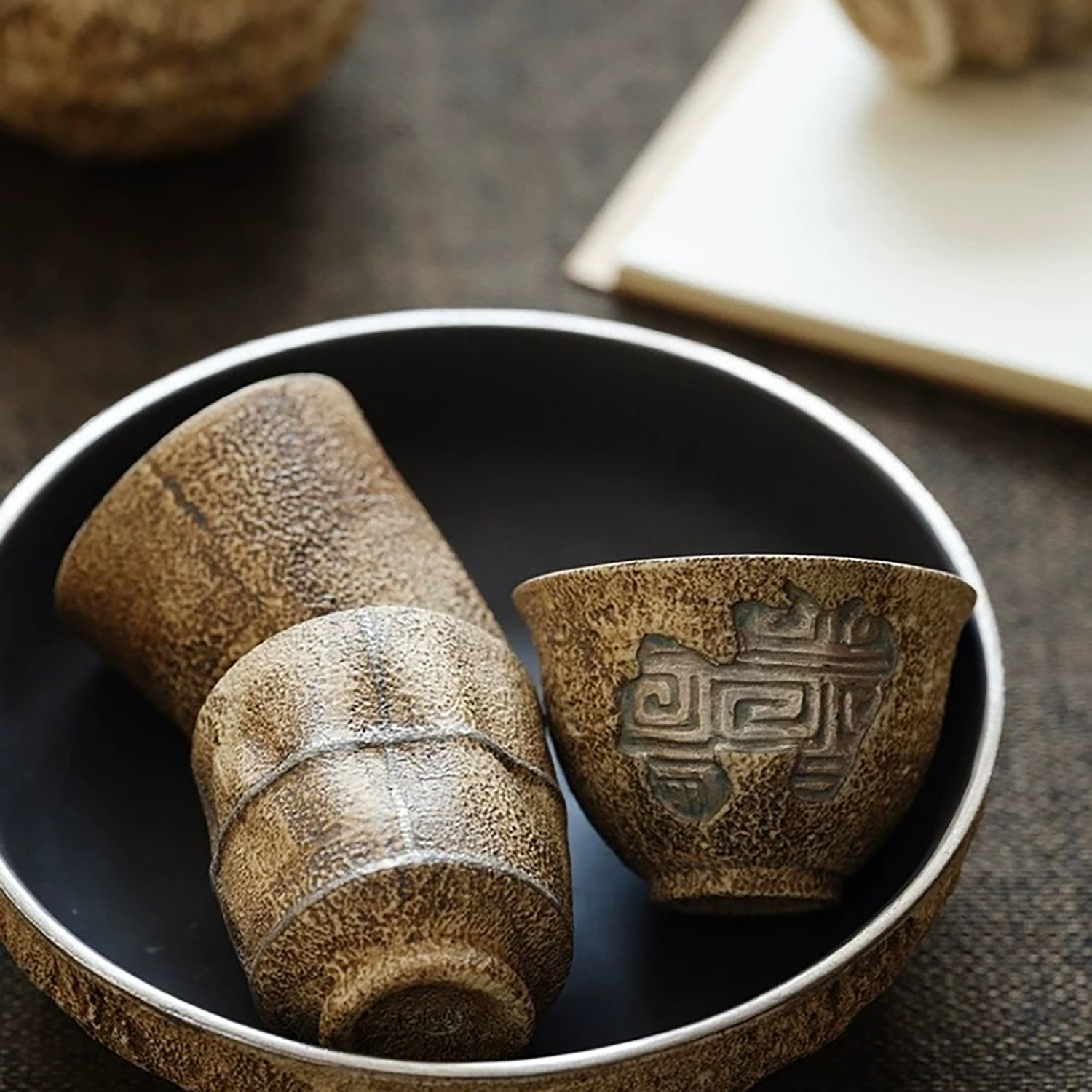 Tasse à thé Kohiki effet pierre avec décor argenté