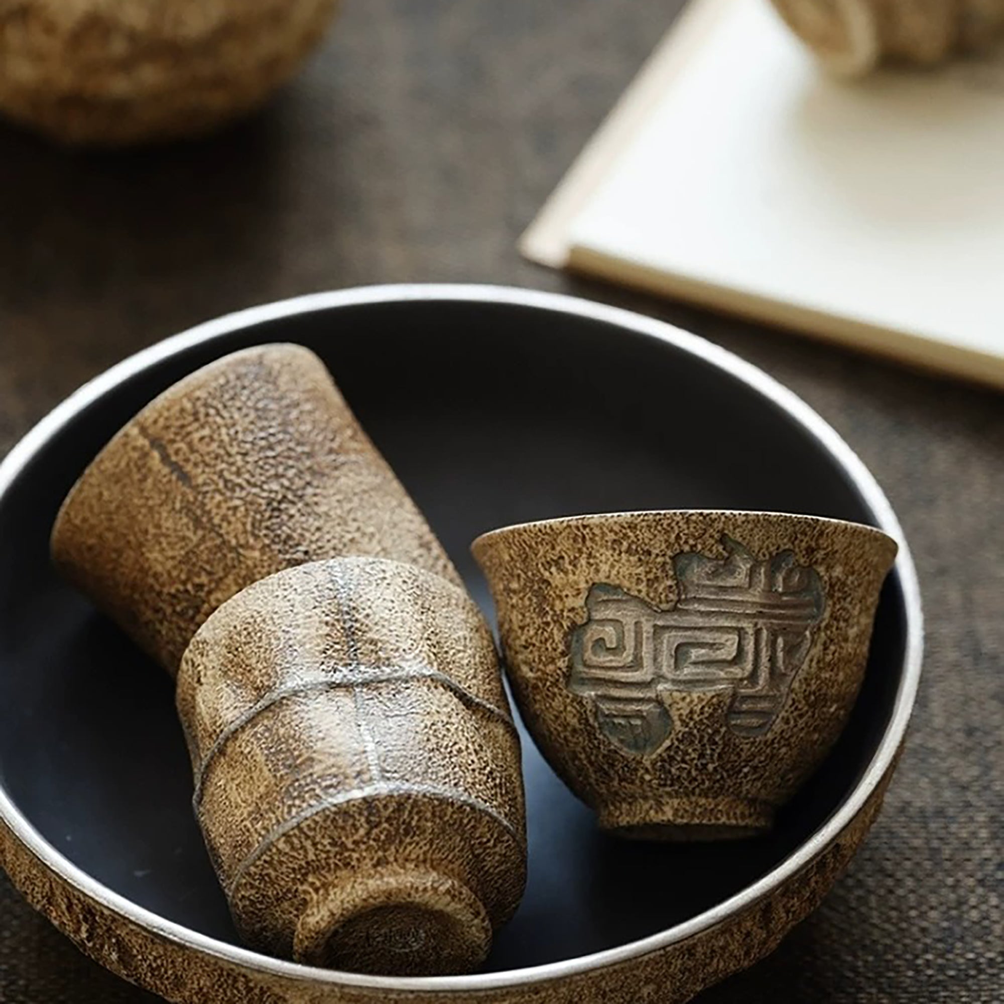 Tasse à thé Kohiki effet pierre avec décor argenté