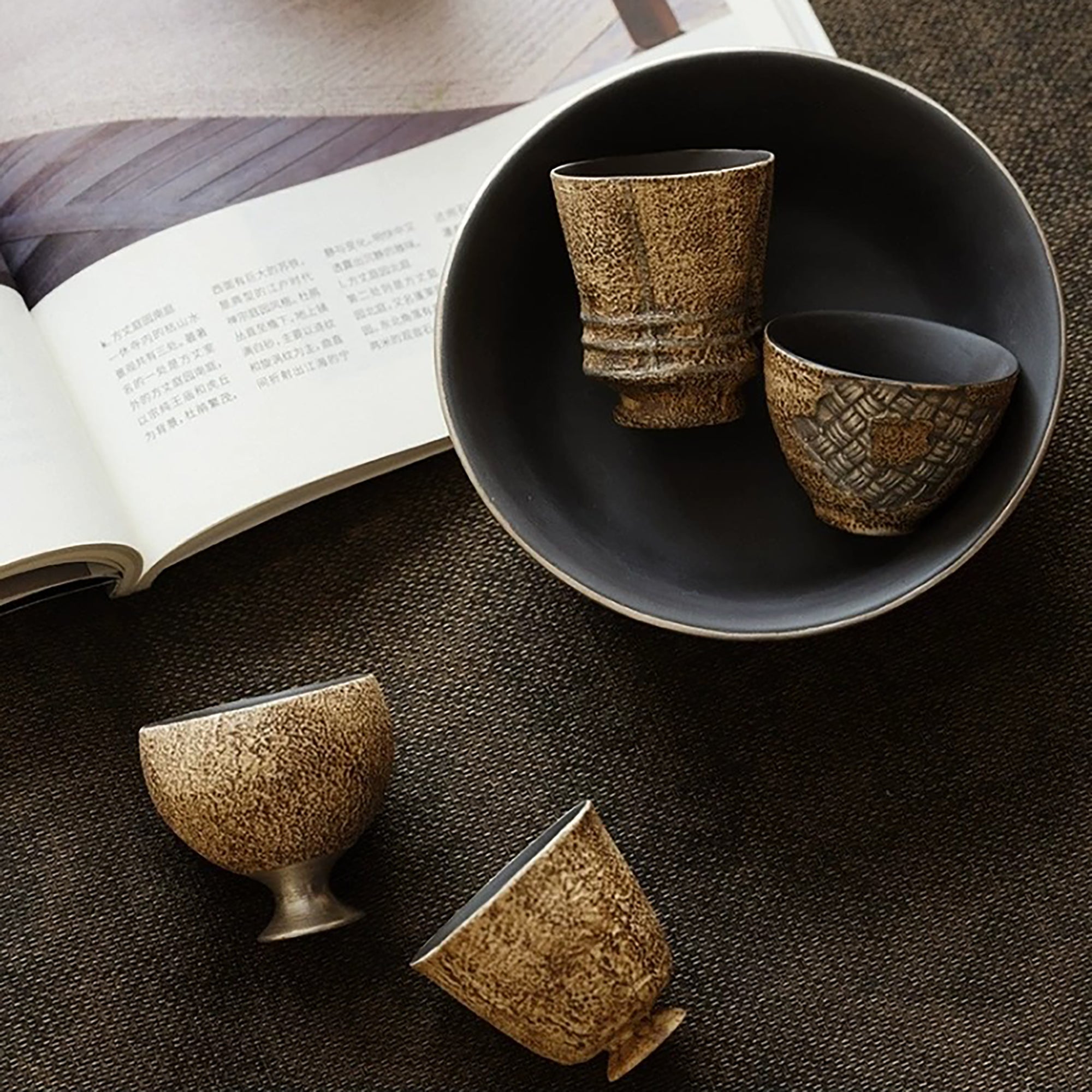 Tasse à thé Kohiki effet pierre avec décor argenté
