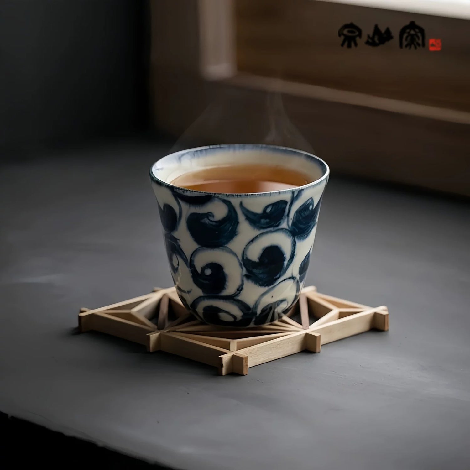 Soukichi-gama Teetasse, handbemaltes Arabeskenmuster
