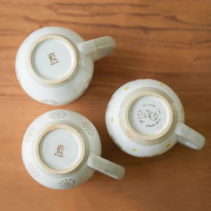 Mug artisanal Hasami-yaki motif fleur