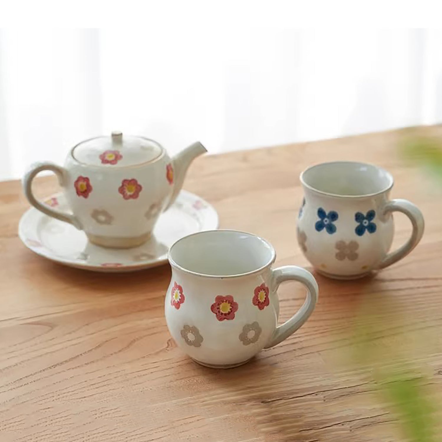 Mug artisanal Hasami-yaki motif fleur
