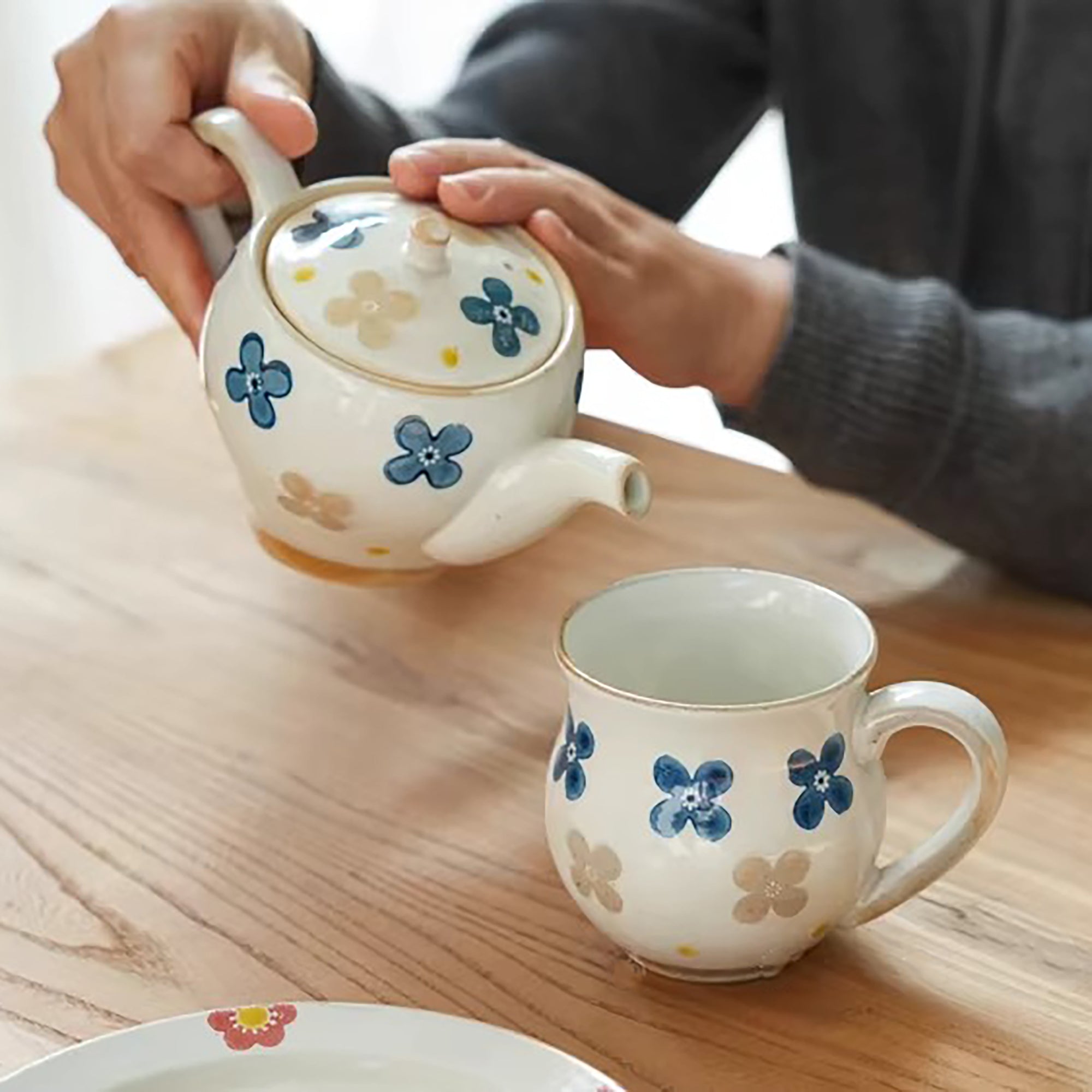 Théière artisanale Hasami-yaki motif fleur