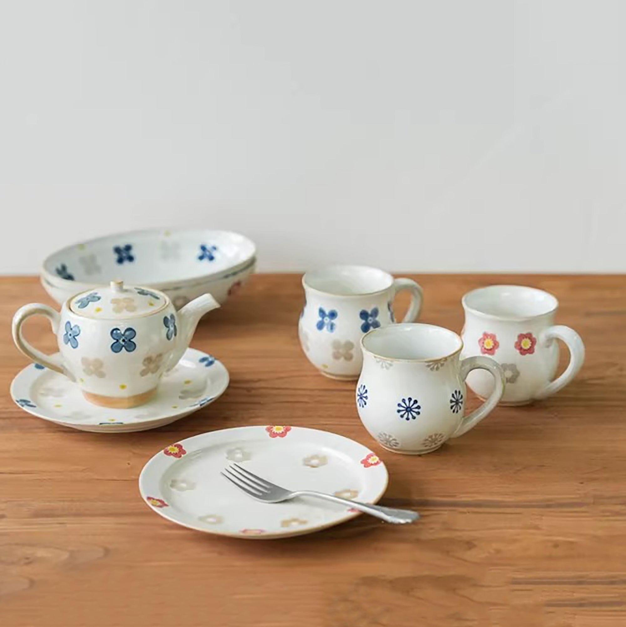 Mug artisanal Hasami-yaki motif fleur