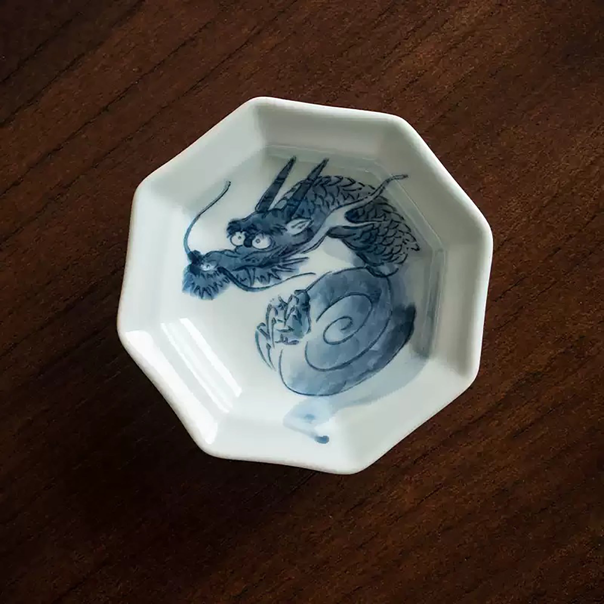 Tasse à thé Gakō-gama motif dragon bleu