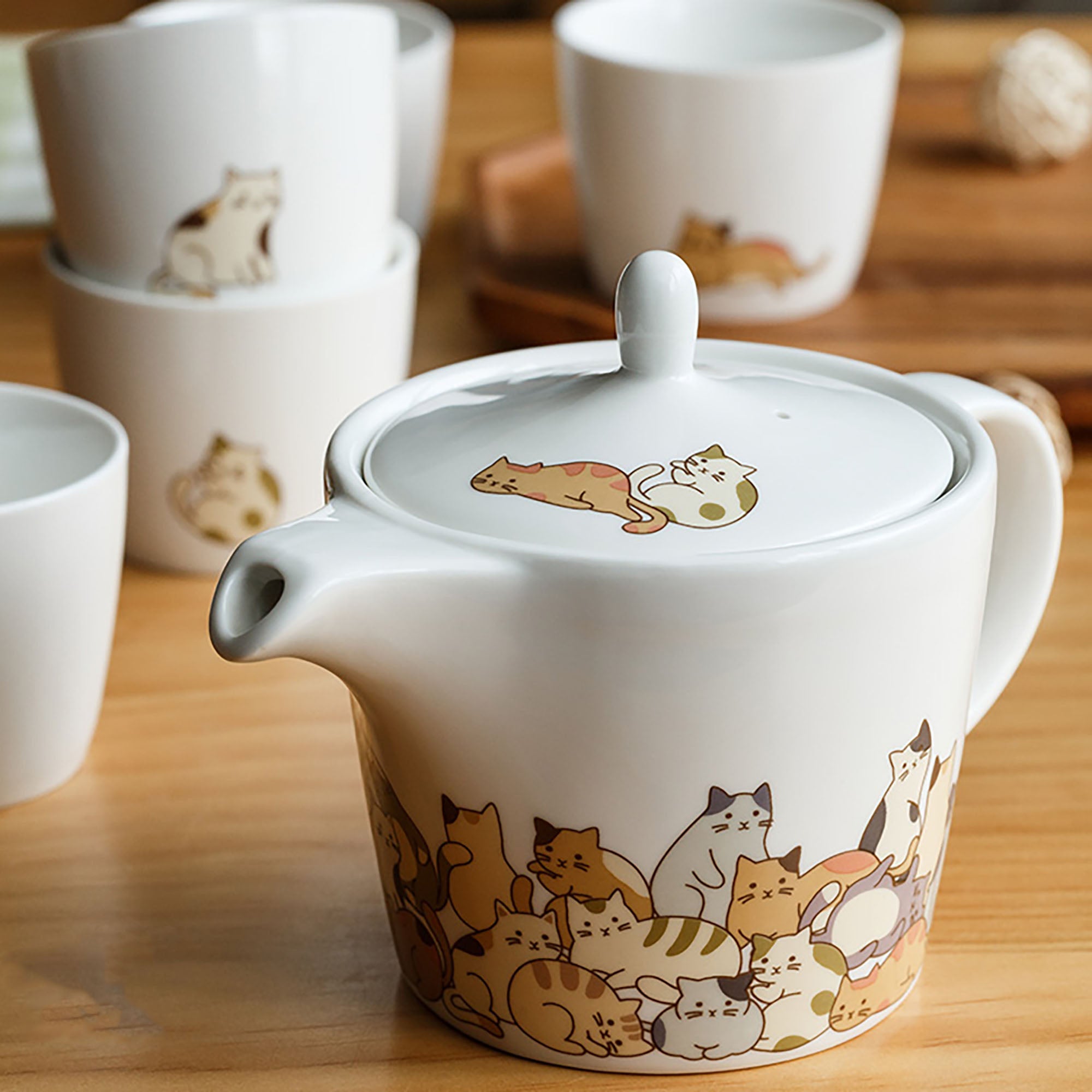 Service à thé avec mignon motif de chat