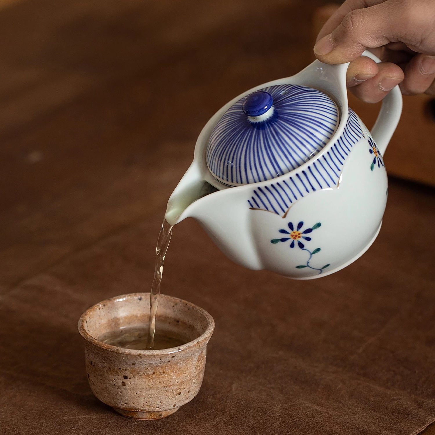 Théière en porcelaine Arita-yaki Yako-gama décor floral 