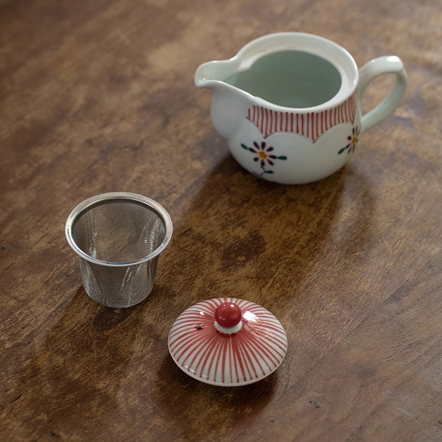 Théière en porcelaine Arita-yaki Yako-gama décor floral 