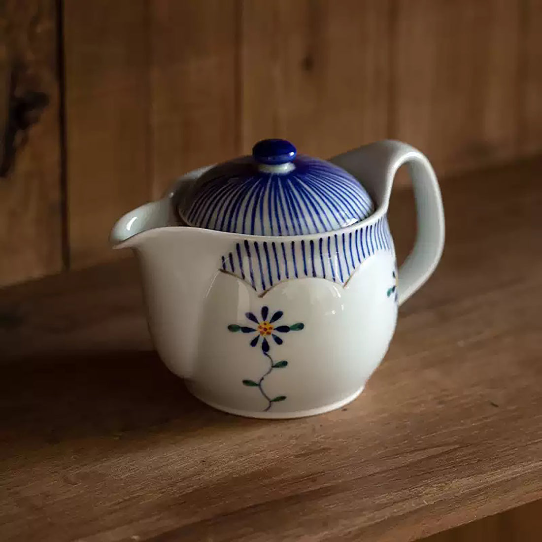 Théière en porcelaine Arita-yaki Yako-gama décor floral 