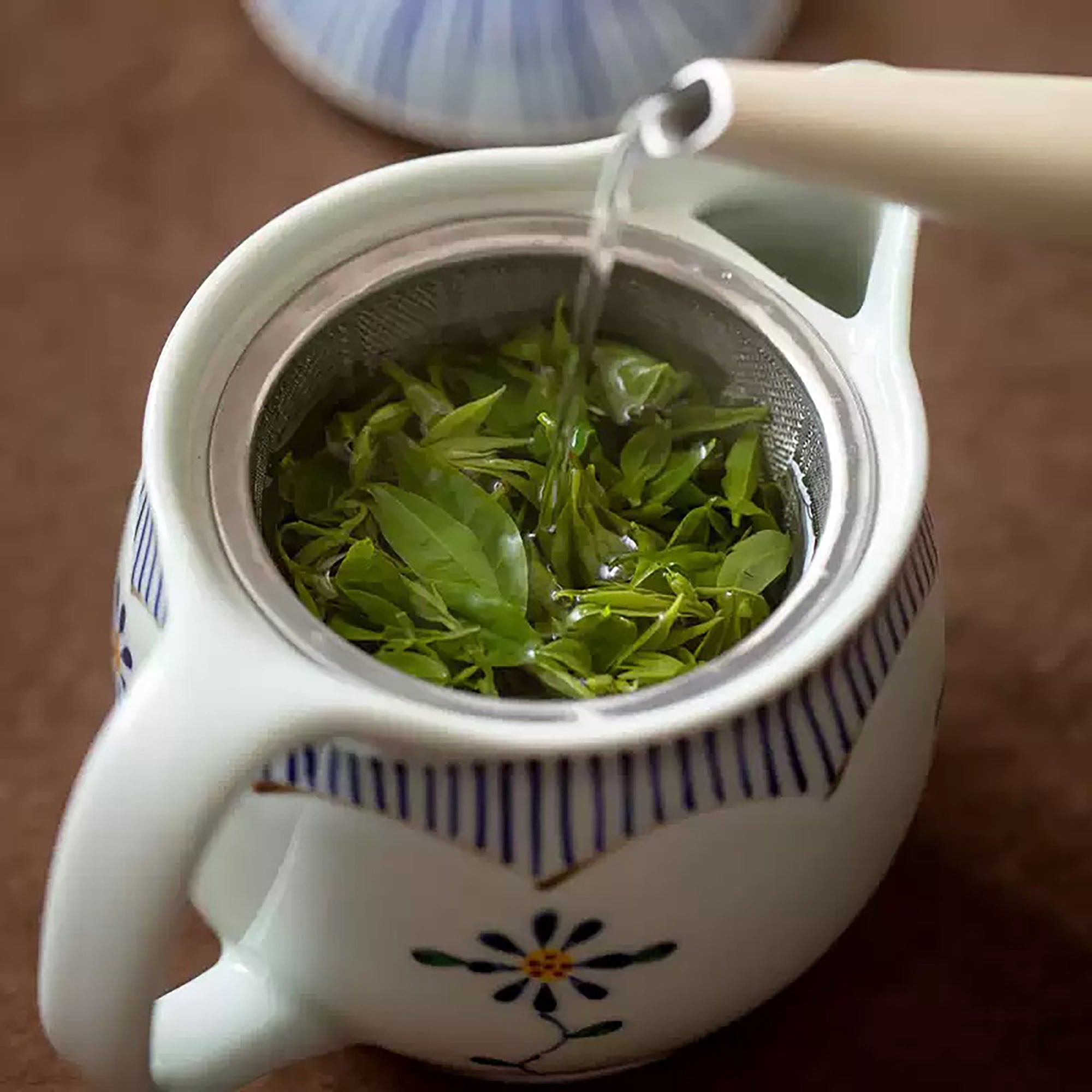 Théière en porcelaine Arita-yaki Yako-gama décor floral 