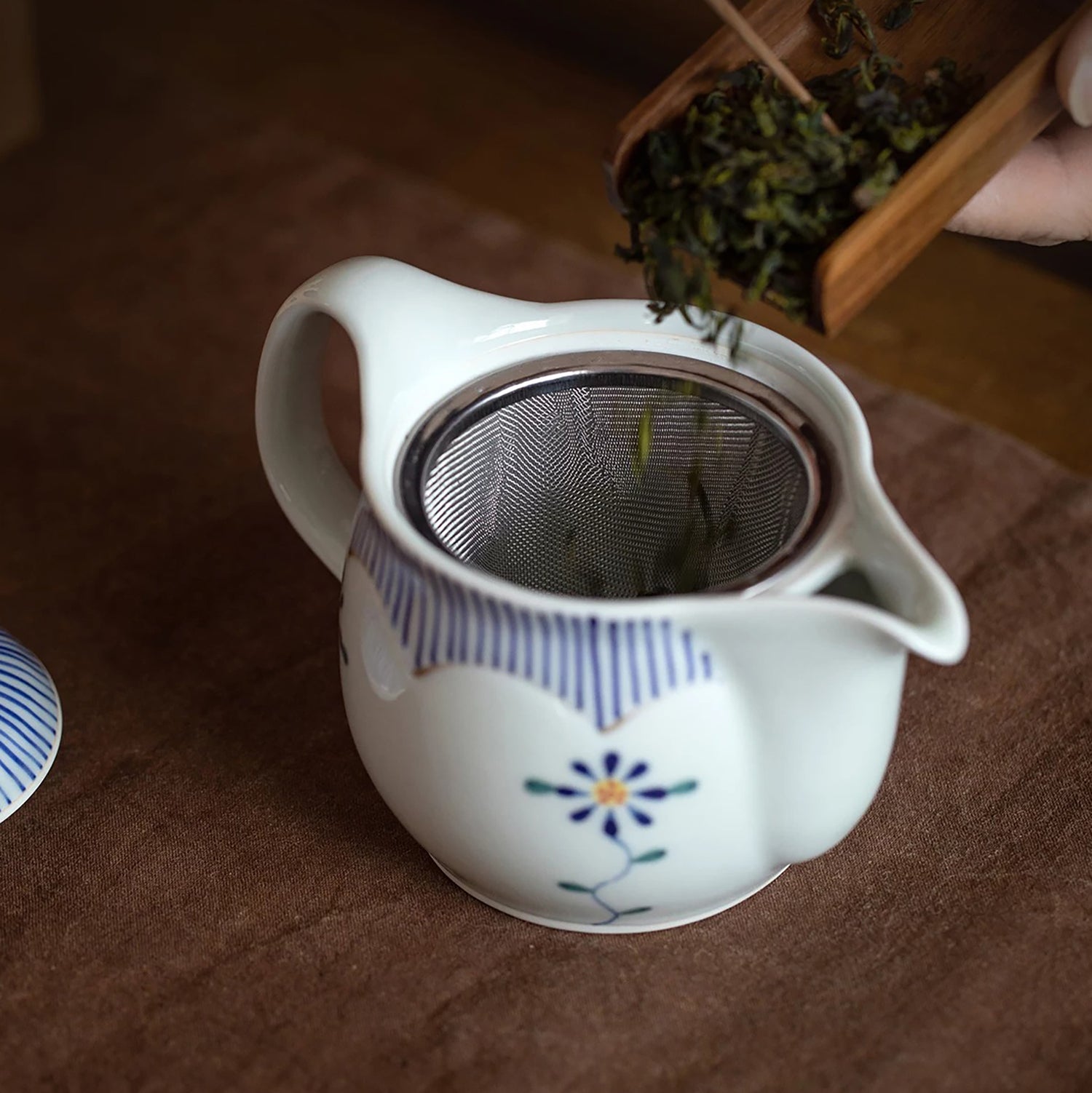 Théière en porcelaine Arita-yaki Yako-gama décor floral 