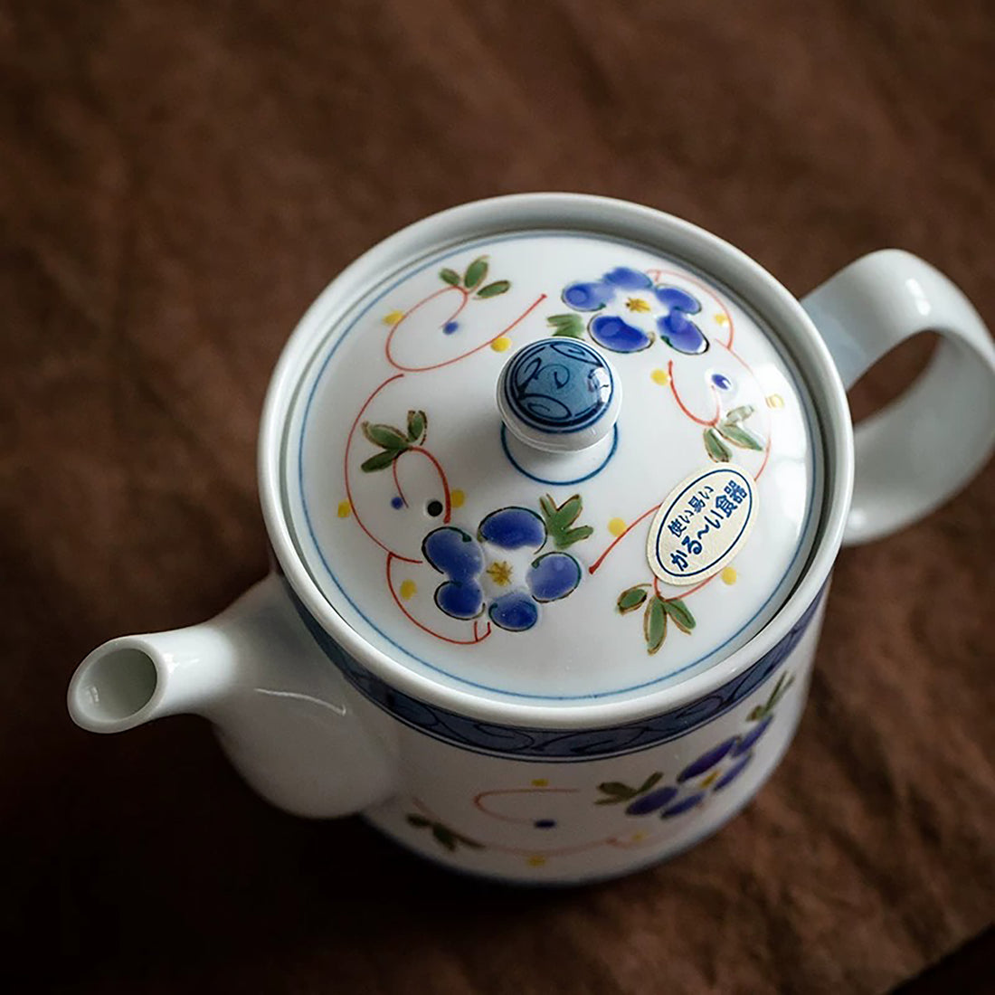 Théière en porcelaine Mino-yaki Issei Tōen décor fleurs bleues