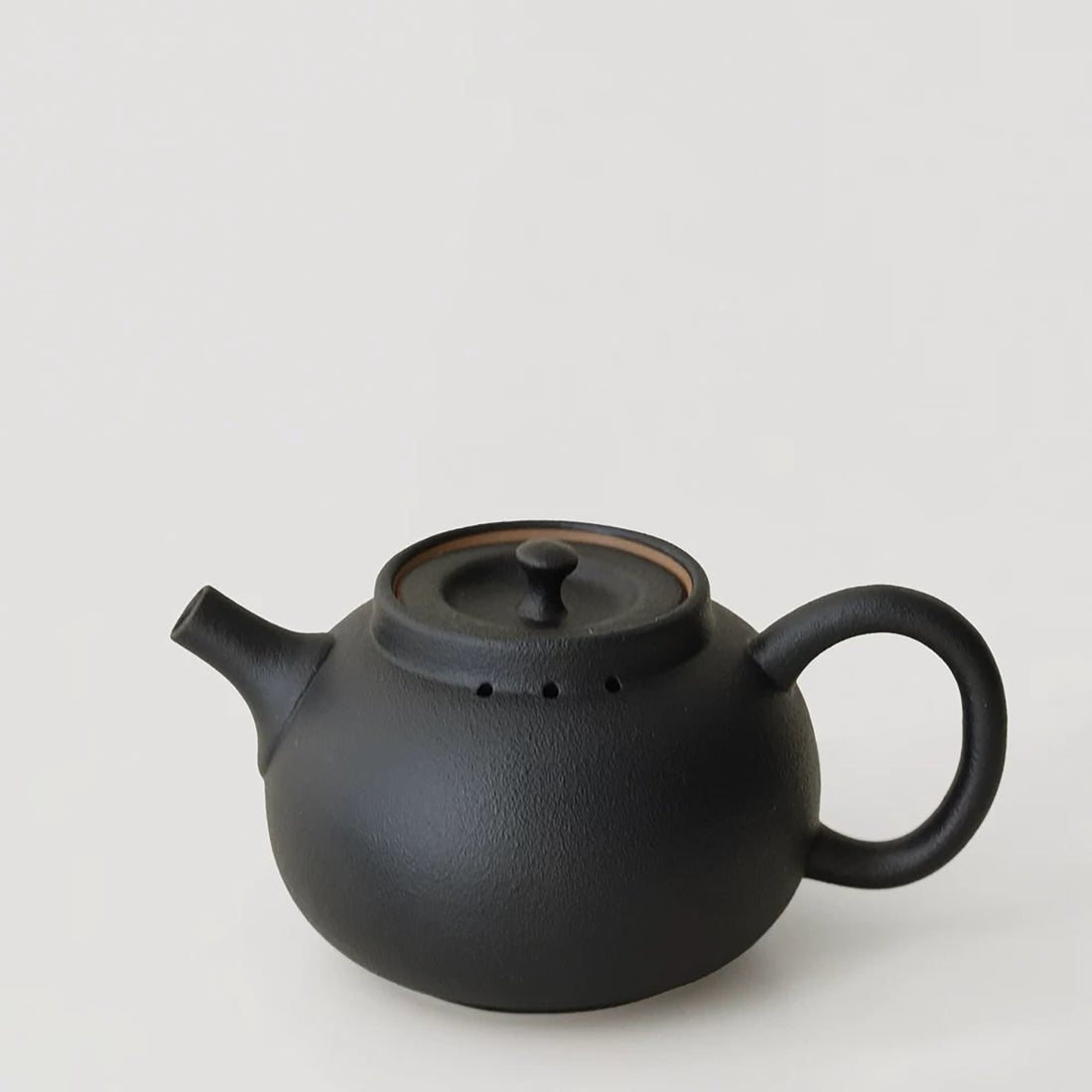 Théière en grès noir mat