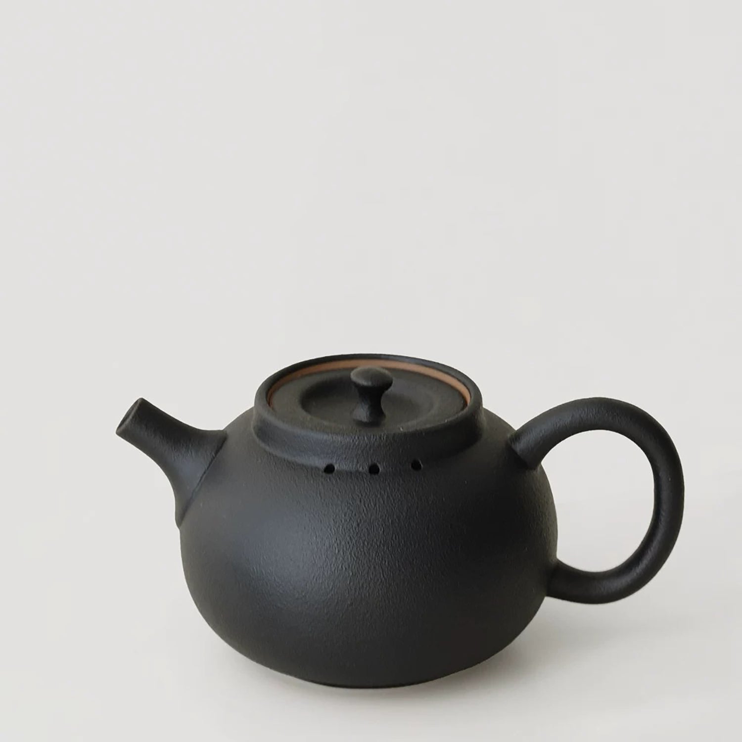 Théière en grès noir mat