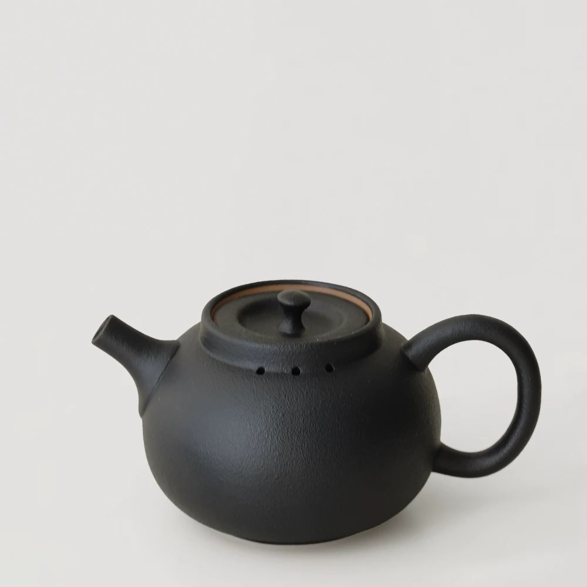 Théière en grès noir mat
